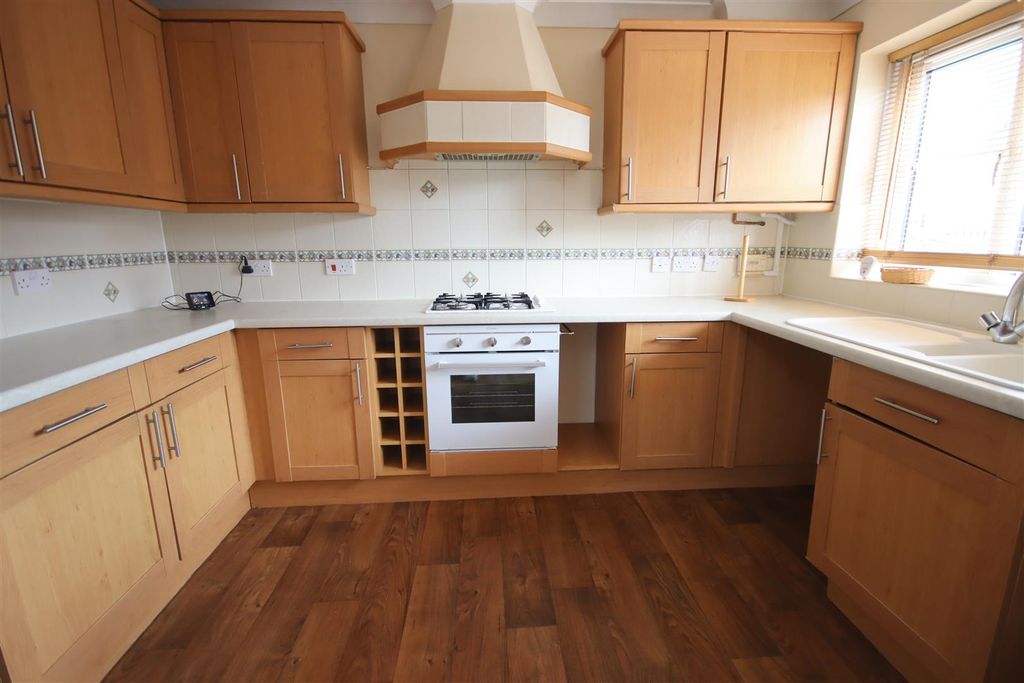 Property photo 2 of 14 Kitchen