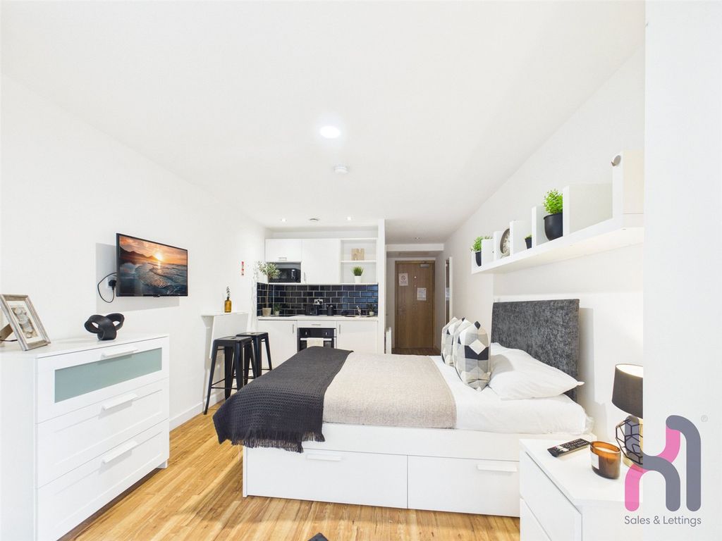 Property photo 2 of 8 Picture No. 14