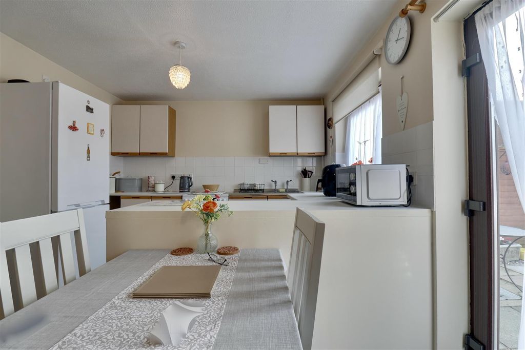 Property photo 2 of 15 Bc3C4862-21Db-41Cb-Bf05-A9E74Cefd5E9_1_201_A.Jpeg