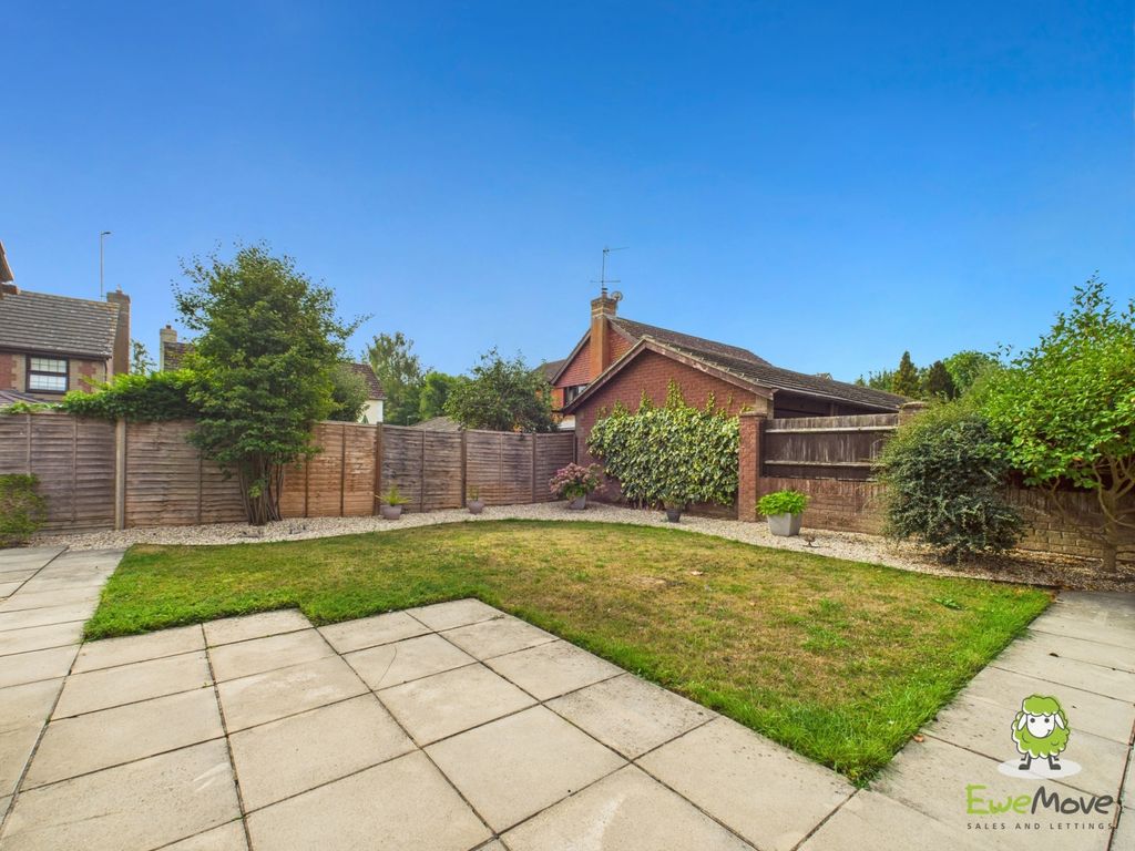 Property photo 3 of 26 Ewemove Basingstoke Olivers Close
