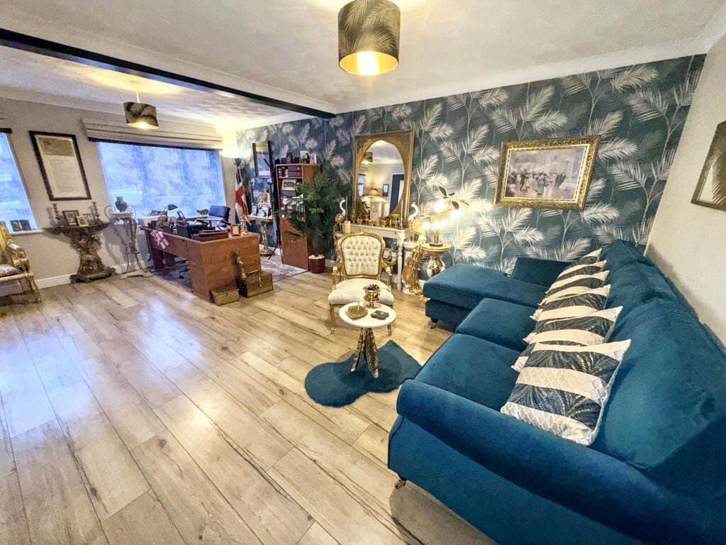Property photo 2 of 20