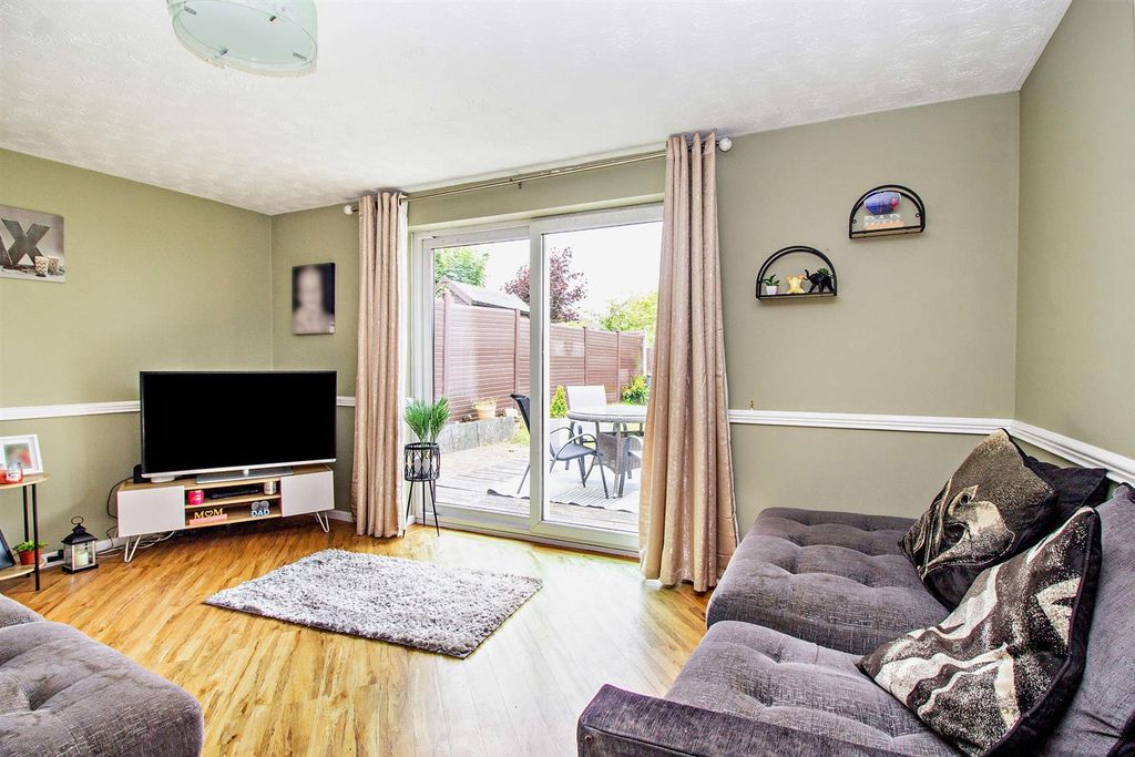 Property photo 2 of 14 8700109-Interior01-800.Jpg