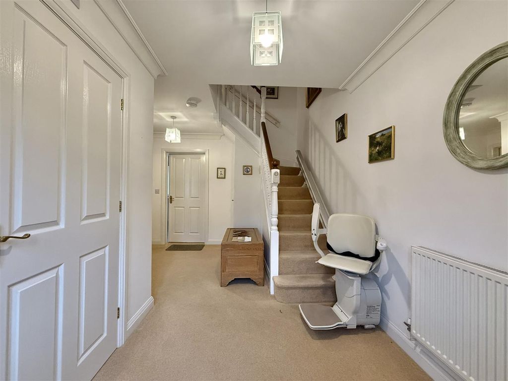 Property photo 2 of 27 Entrance Hall