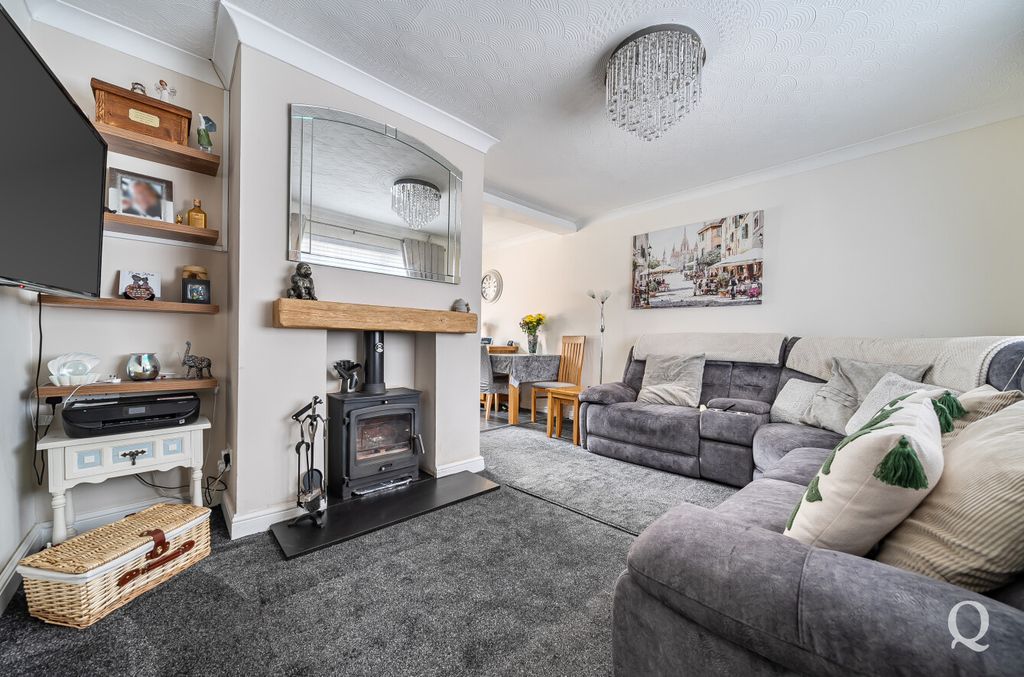 Property photo 2 of 21 A467A56B-70E0-44A...