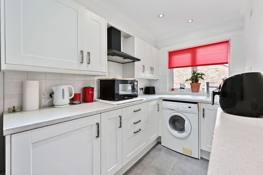 Property photo 3 of 8 20 The Elms (2)