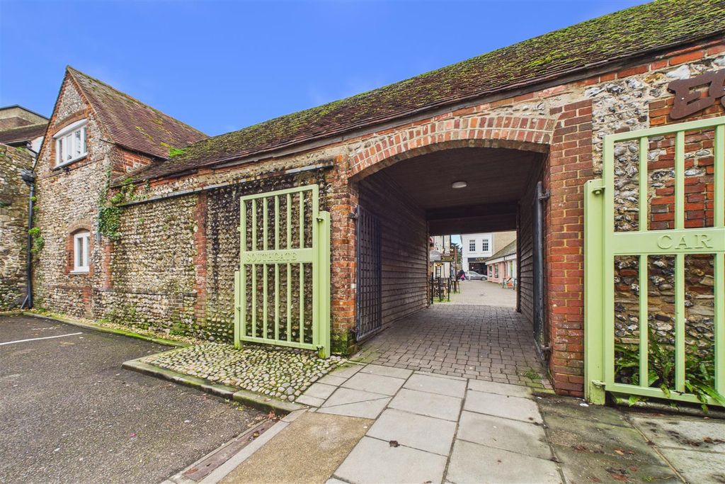 Property photo 2 of 17 Cam01894G0-Pr0270-Still001.Jpg