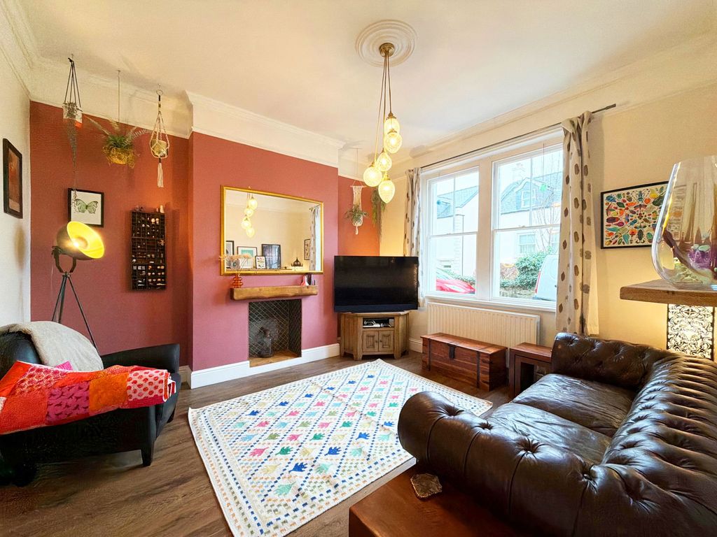 Property photo 2 of 20