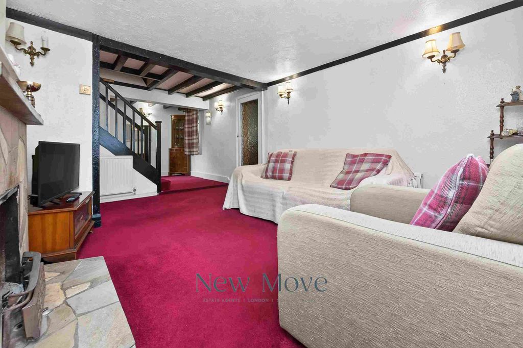 Property photo 3 of 24 1 Cottage Place Print Use 0020 Iap6923