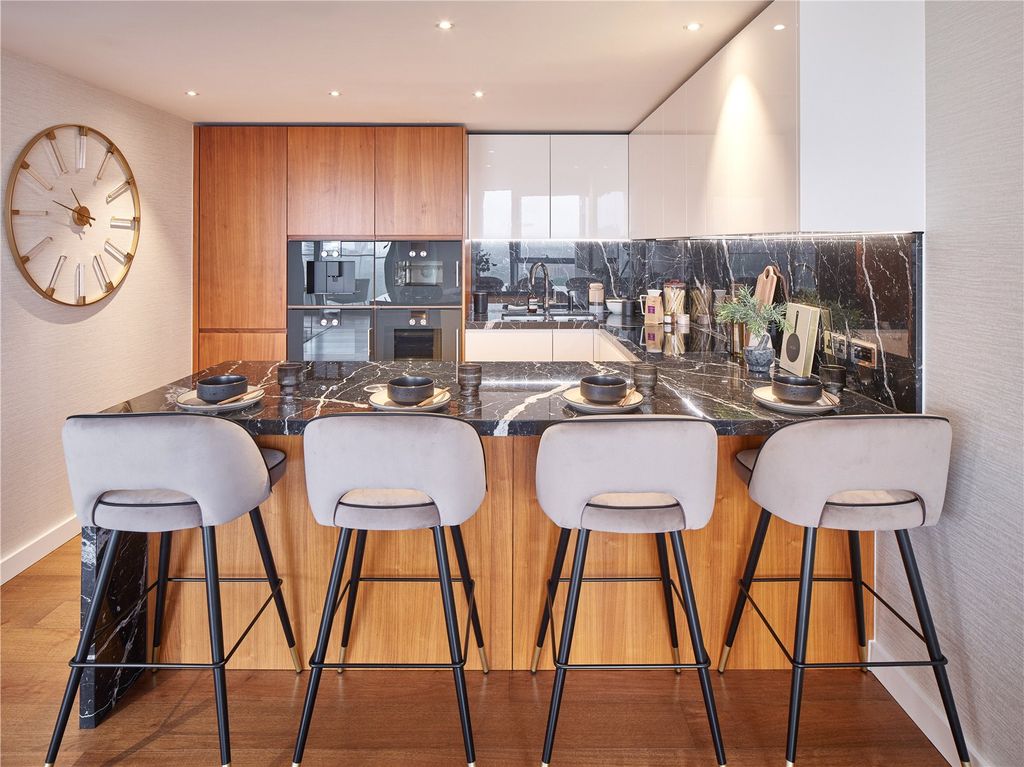 Property photo 3 of 11 Kitchen