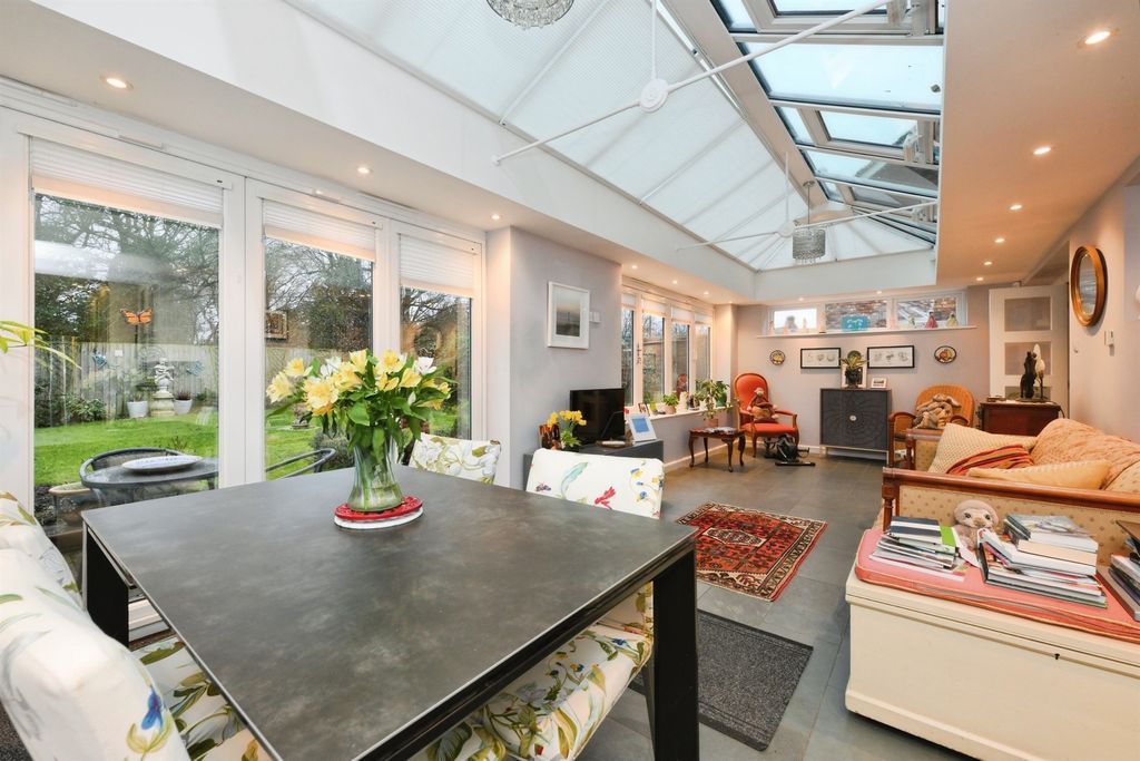 Property photo 2 of 32