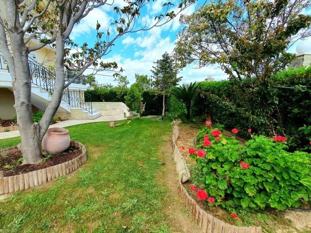 Property photo 2 of 11