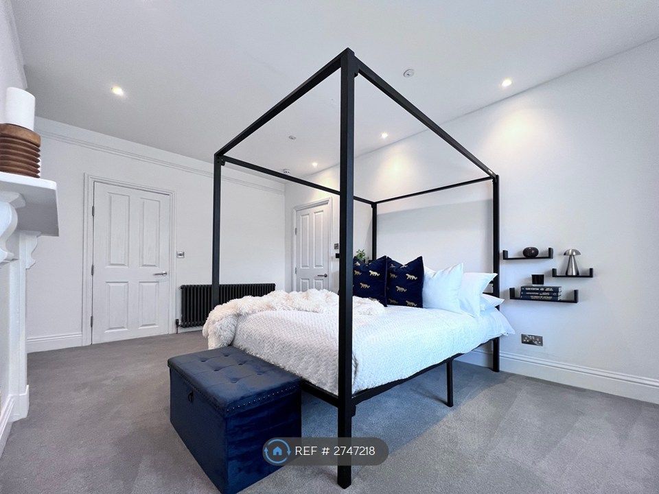 Property photo 3 of 17 Double Bedroom With Ensuite