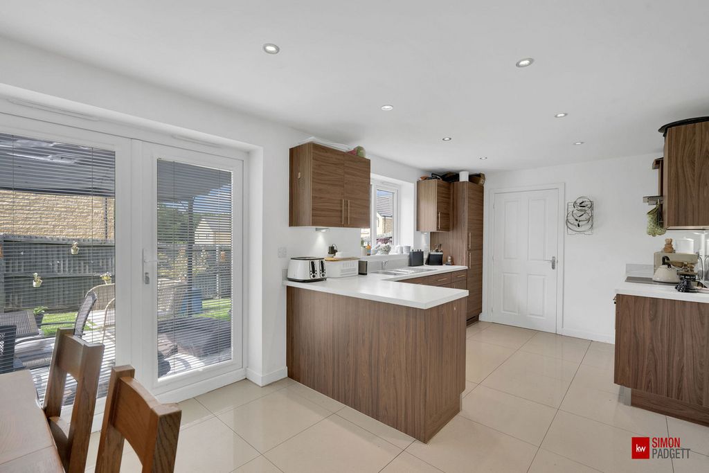 Property photo 1 of 21