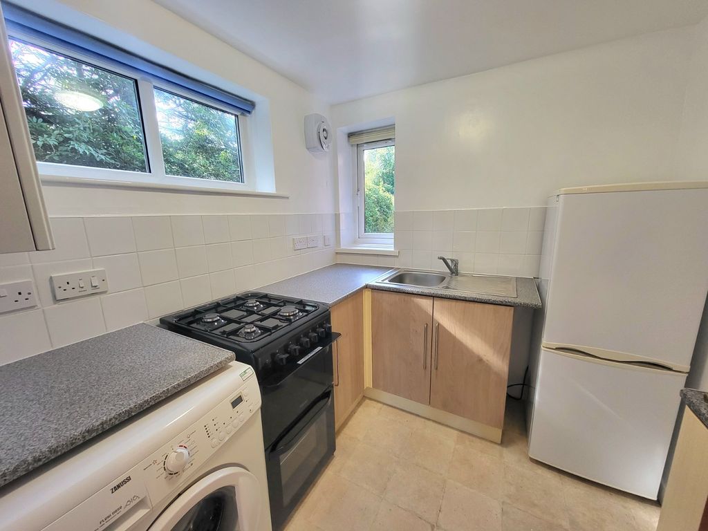 Property photo 3 of 8 Kitchen