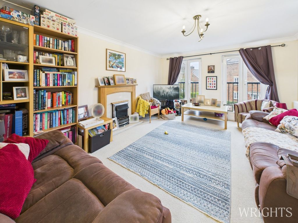 Property photo 2 of 24 Lounge