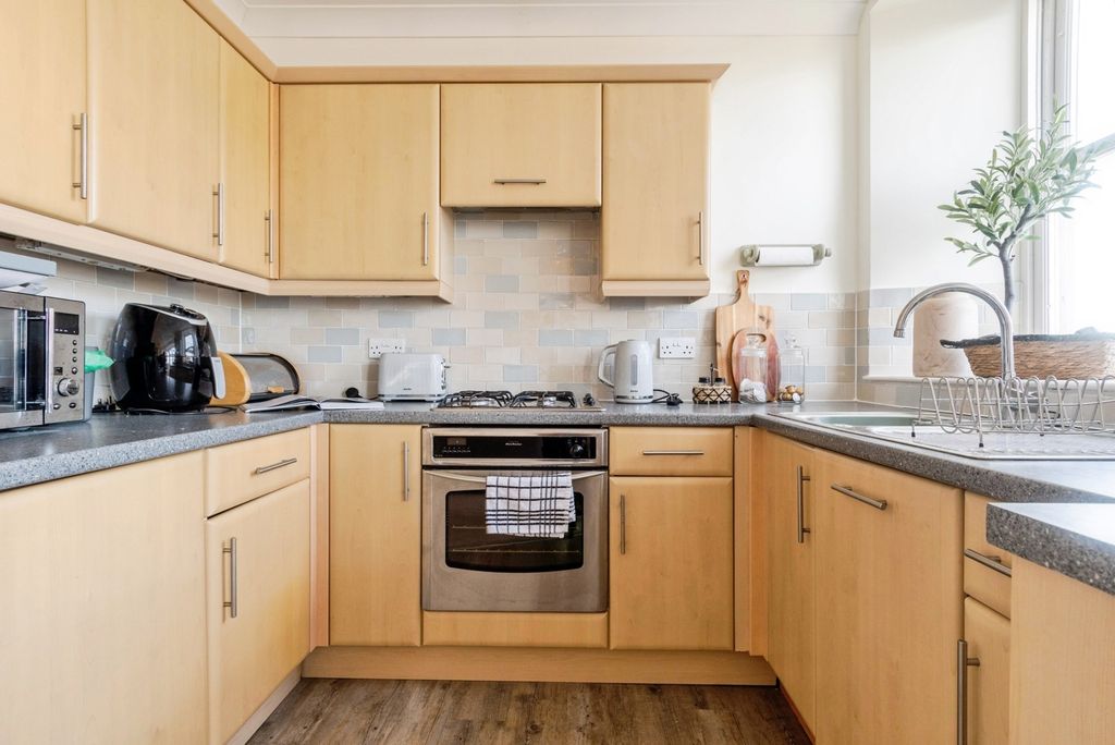 Property photo 3 of 17 Kitchen