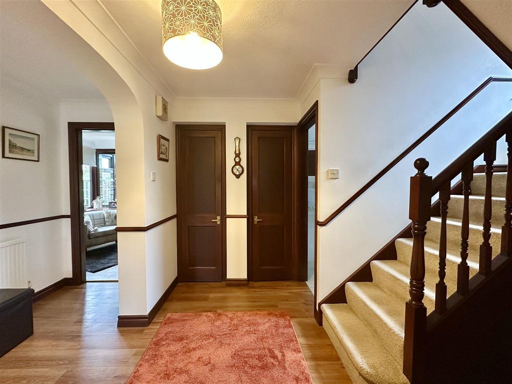 Property photo 2 of 27