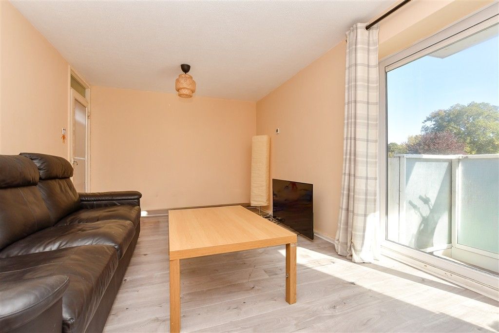 Property photo 1 of 7 Lounge