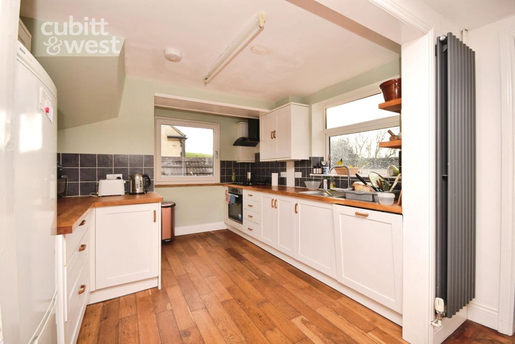 Property photo 3 of 15 Kitchen