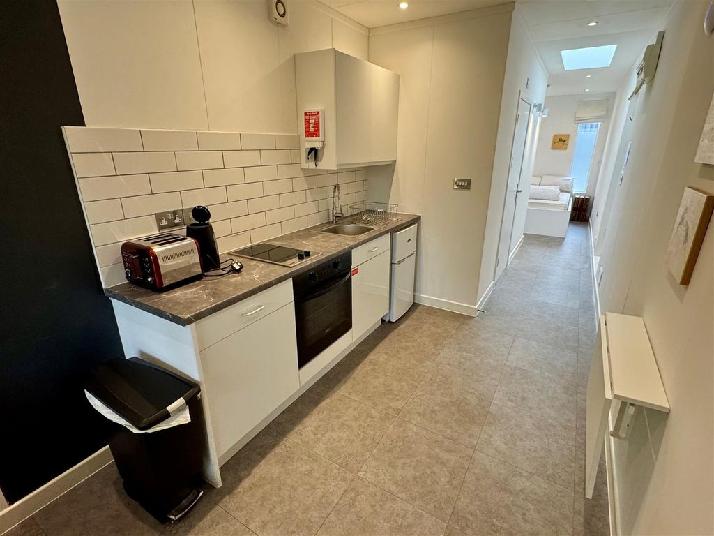 Property photo 3 of 9 7 Drydock Kitchen