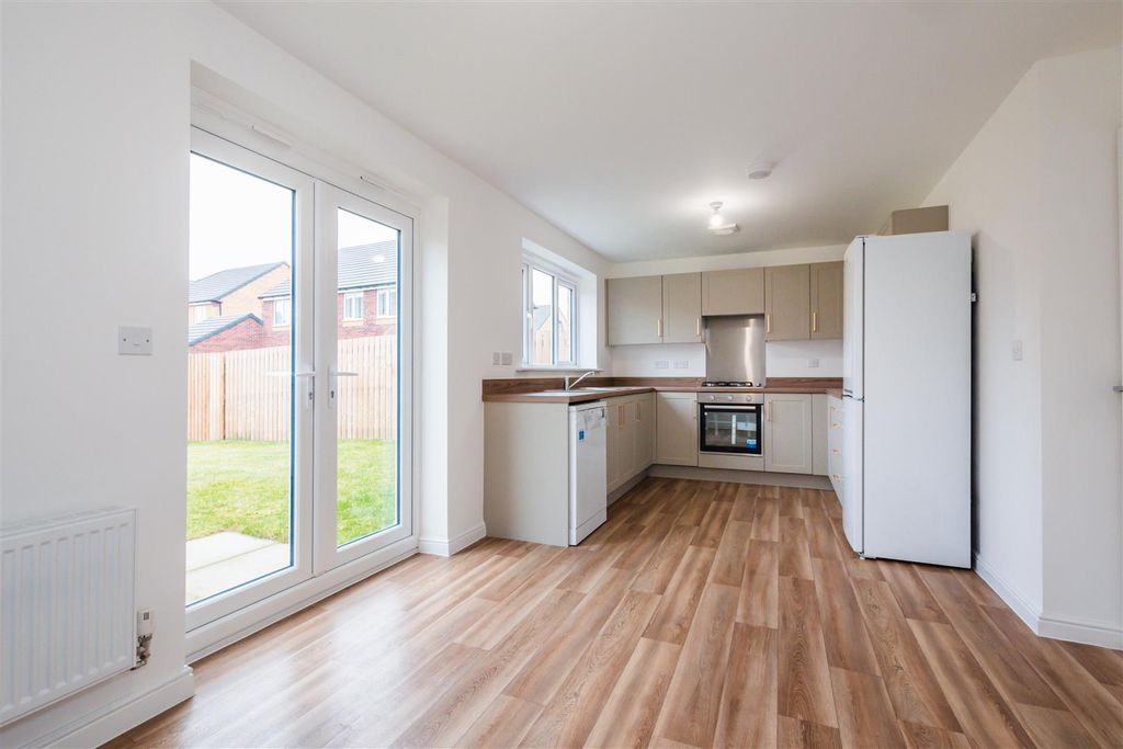 Property photo 3 of 12 Kitchen Dining