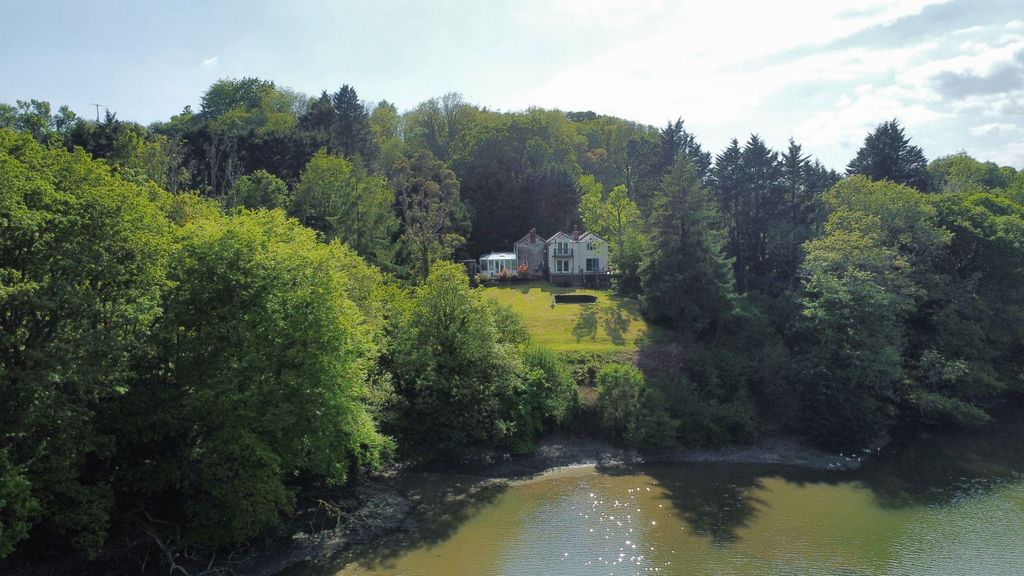 Property photo 2 of 40