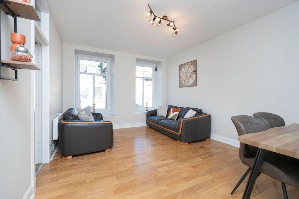 Property photo 2 of 19 Picture No. 04