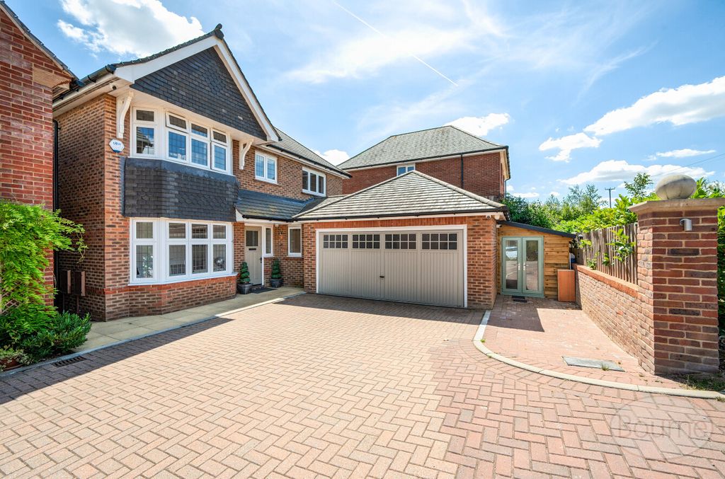 Property photo 1 of 18 Ae9F480F-E7A6-4F4...