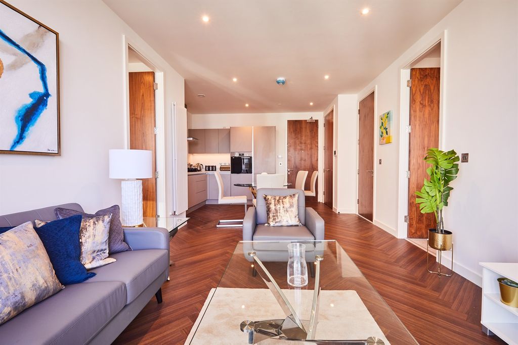 Property photo 3 of 9 (Main)