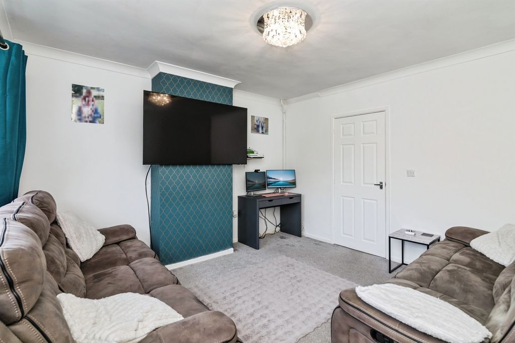 Property photo 3 of 20