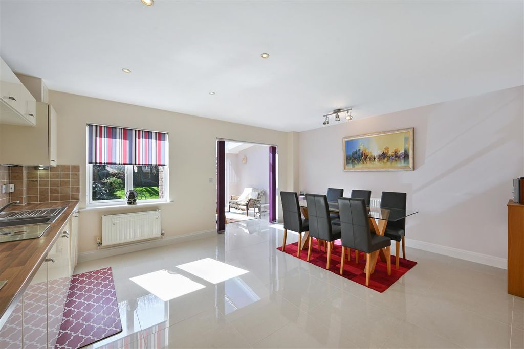 Property photo 3 of 22 Birch Close (5).Jpg