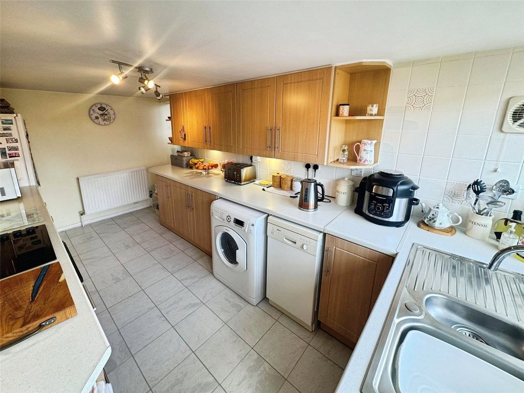 Property photo 3 of 21 Kitchen