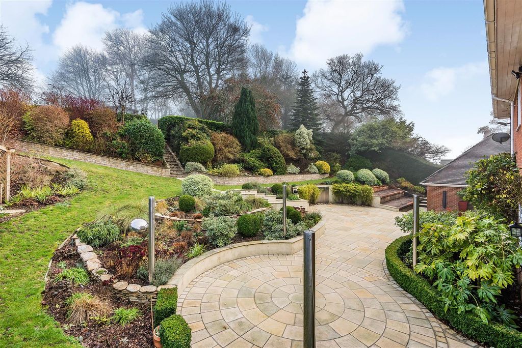 Property photo 2 of 25