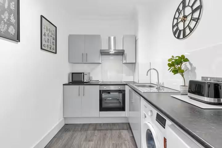Property photo 2 of 6 Kitchen