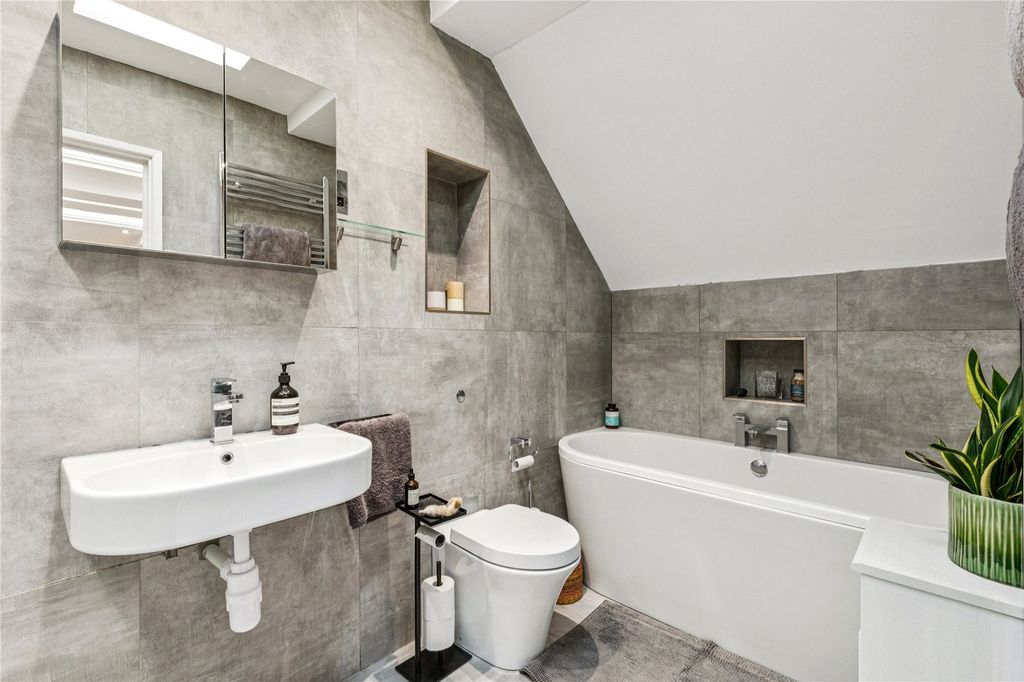 Property photo 3 of 8 Picture No. 11