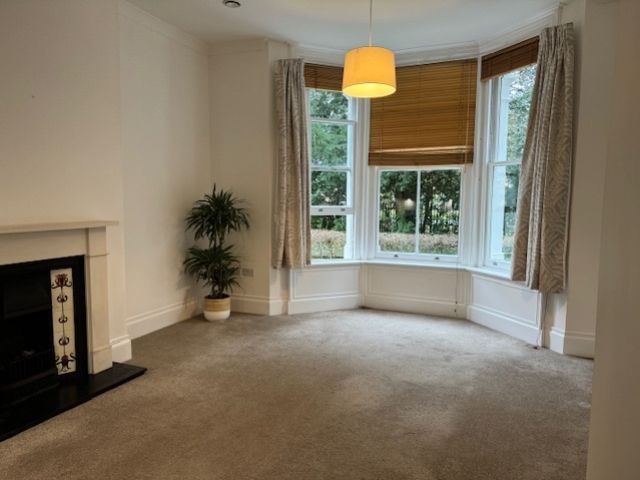 Property photo 2 of 12 Lounge