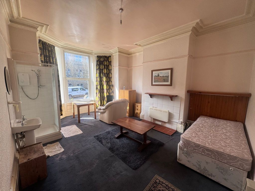 Property photo 3 of 7 Photo 7