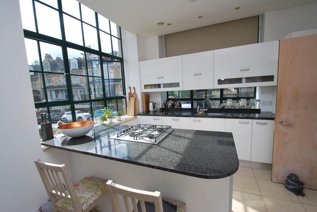 Property photo 3 of 8 Kitchen