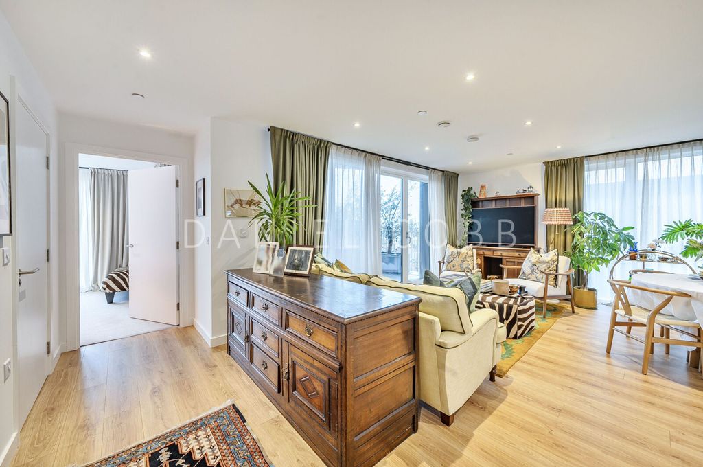 Property photo 2 of 25