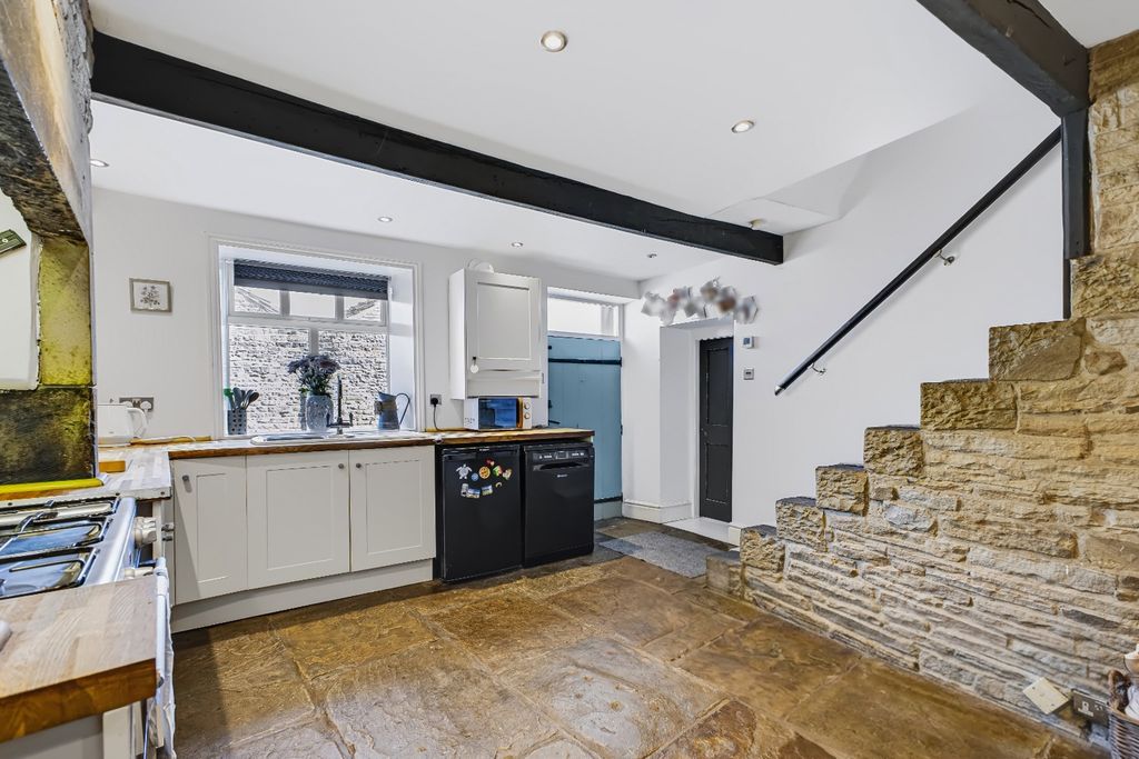 Property photo 3 of 19 5563113