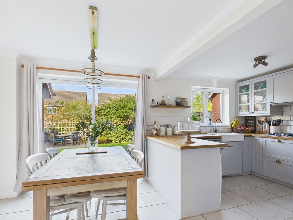 Property photo 3 of 24 Cam02366G0-Pr0147-Still015