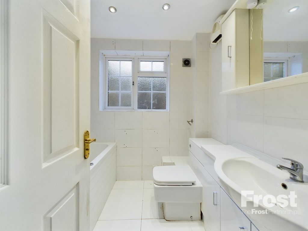 Property photo 3 of 9 Picture No. 17