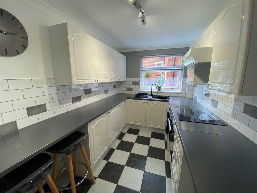 Property photo 2 of 8