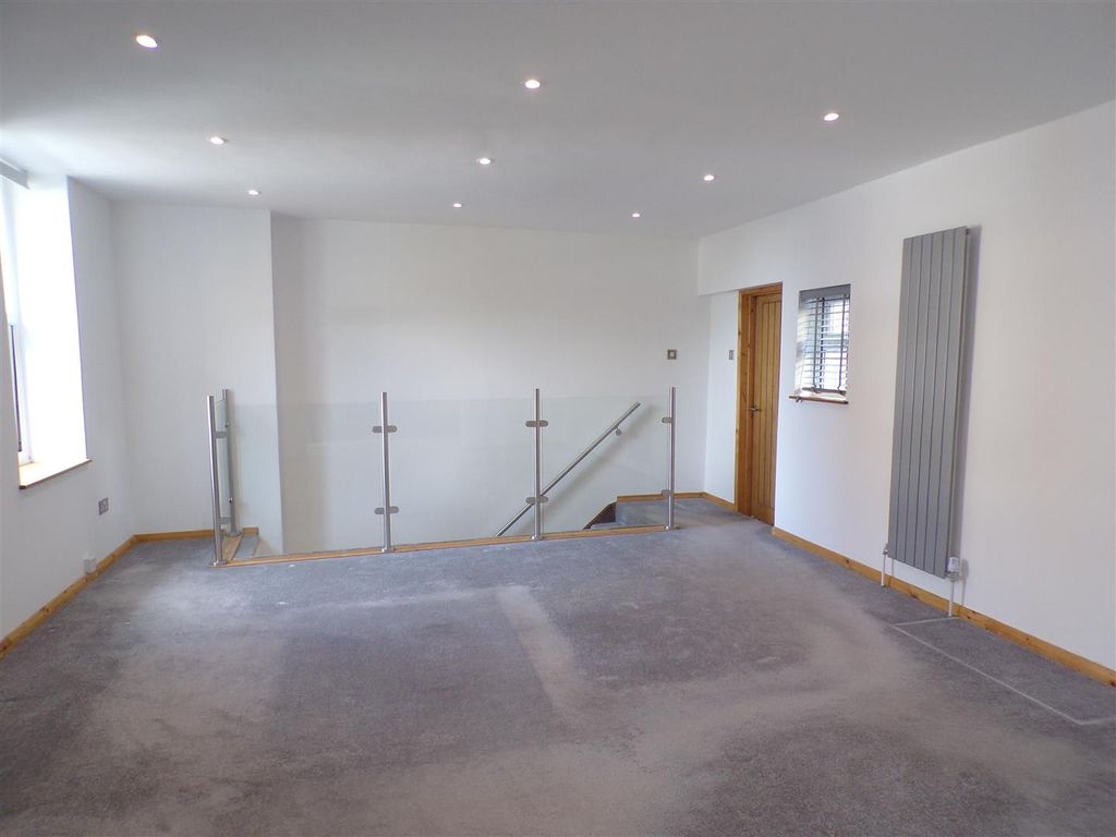 Property photo 3 of 13 Livingroom1.Jpg