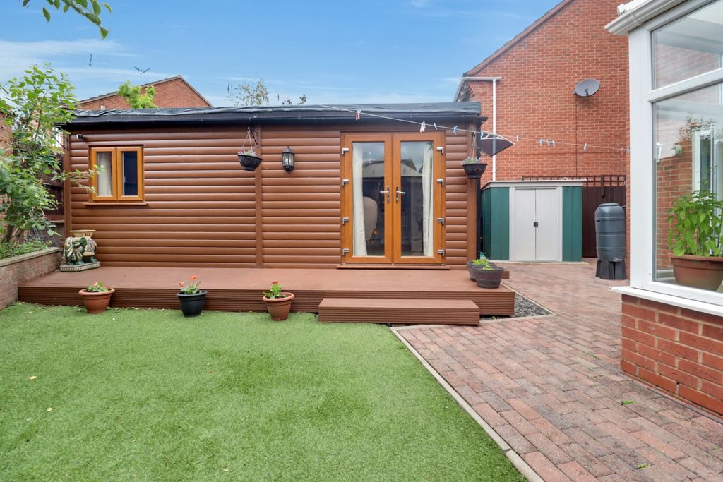 Property photo 2 of 19 1-Bed Annexe