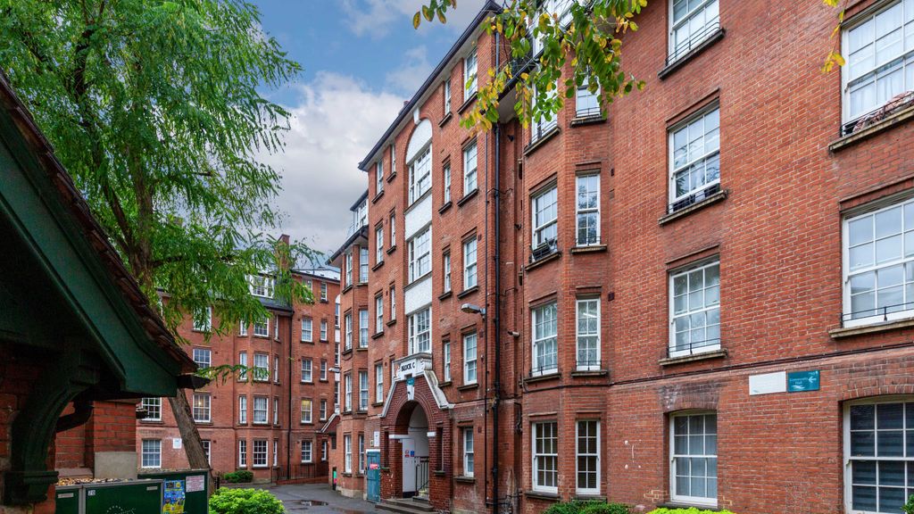 Property photo 1 of 13 Flat 4 Block G Peabody Estate, Rodney Road, Walworth, London, Se17 1Bu
