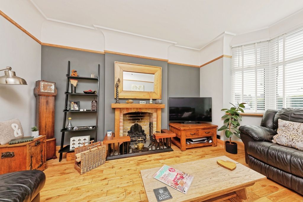 Property photo 3 of 17 Photo