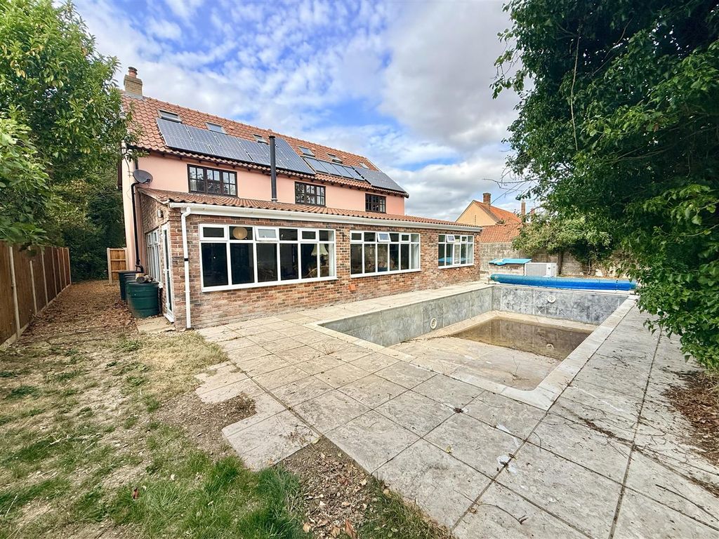 Property photo 3 of 32