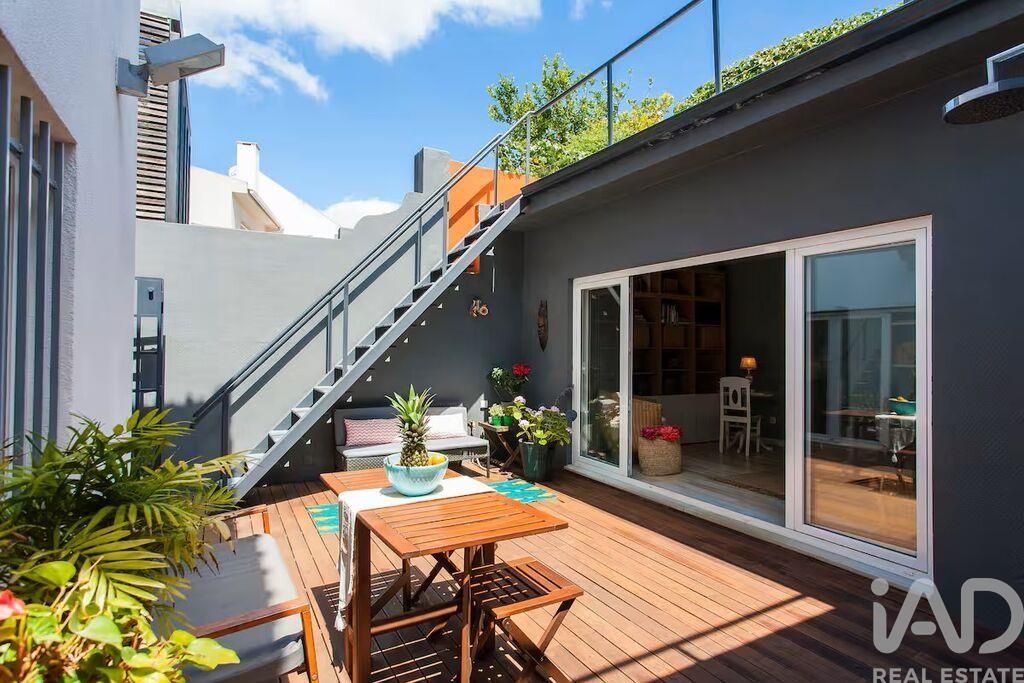 Property photo 1 of 32
