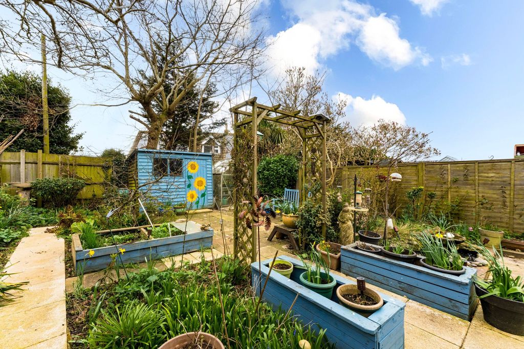 Property photo 2 of 19